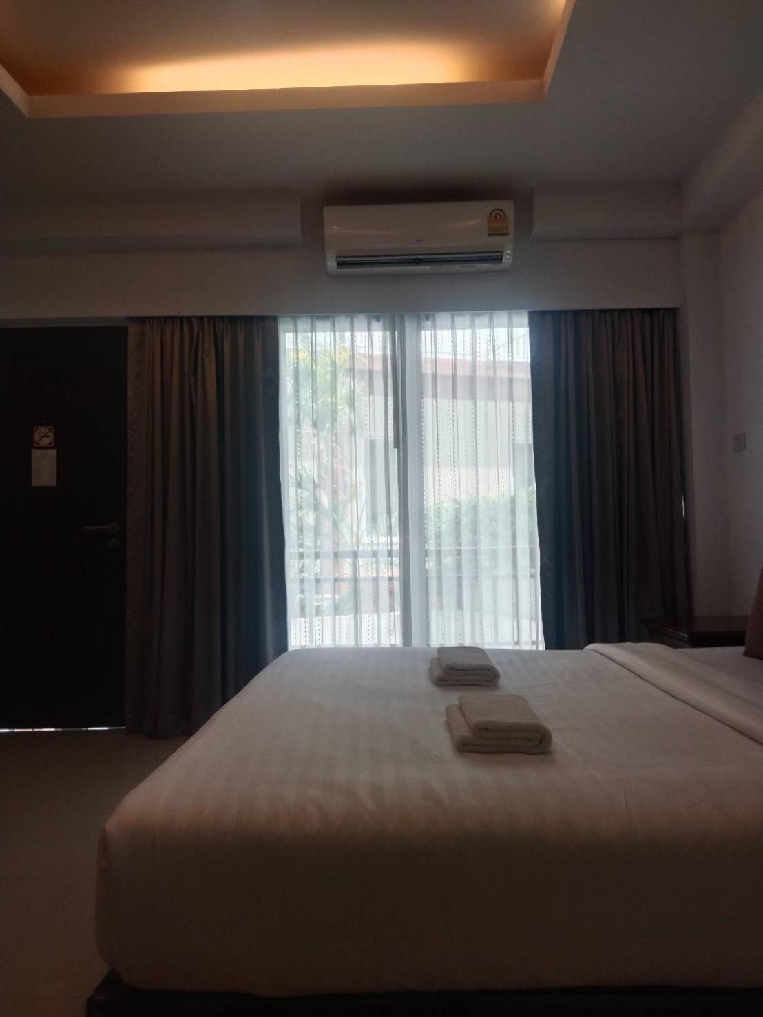 Sota Residence Pattaya Bagian luar foto