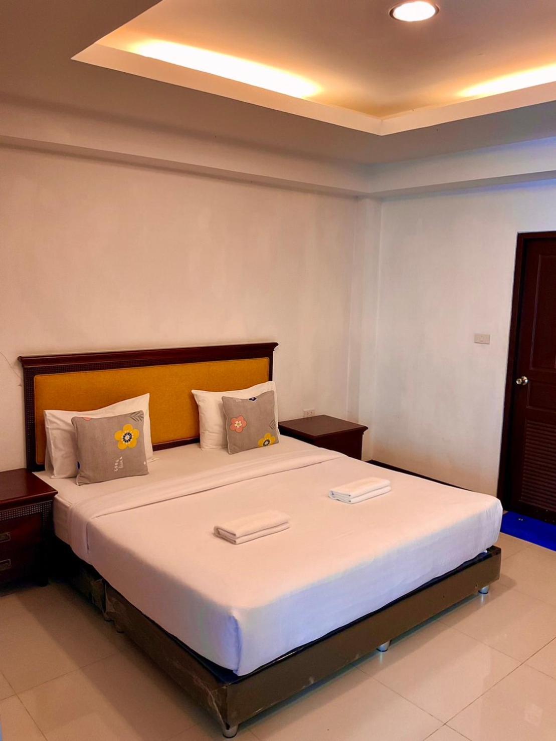 Sota Residence Pattaya Bagian luar foto